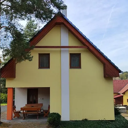 Kolodeje-ubytovani U Reky V Soukromem Arealu-yellow