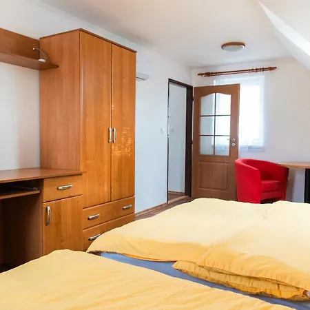 Kolodeje-zluty Dum Apartament Czeskie Budziejowice